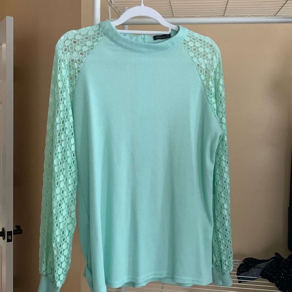 Women’s long sleeve top